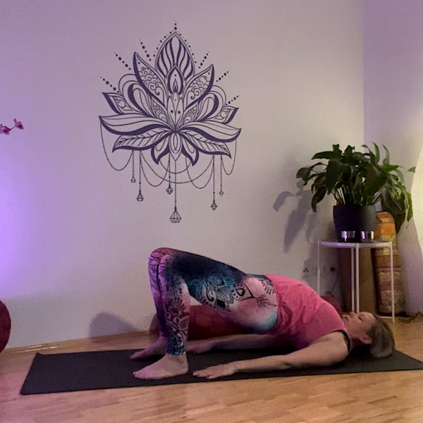 Yoga bei Rückenschmerzen: Schulterbrücke