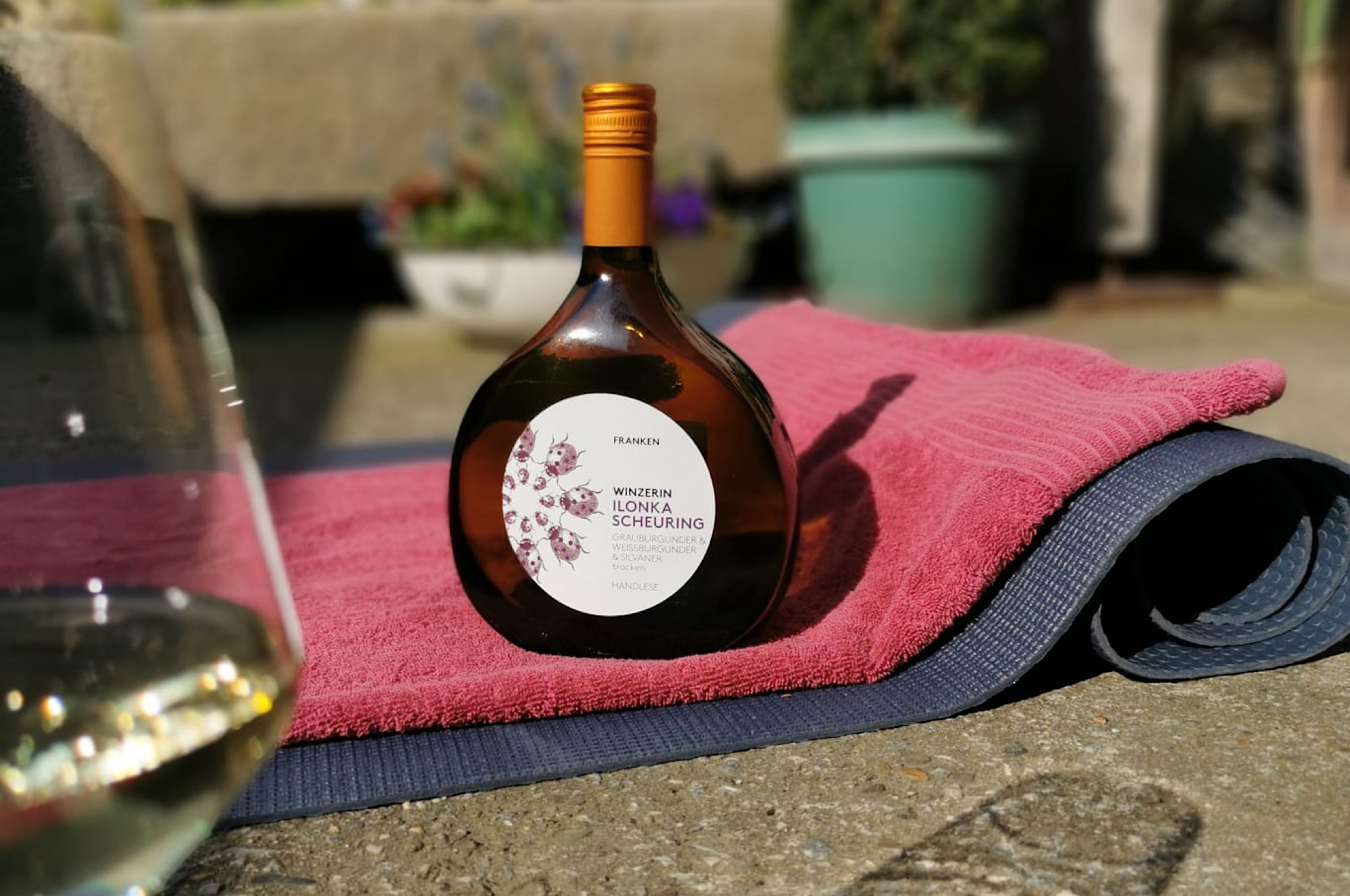 Yoga + Wein